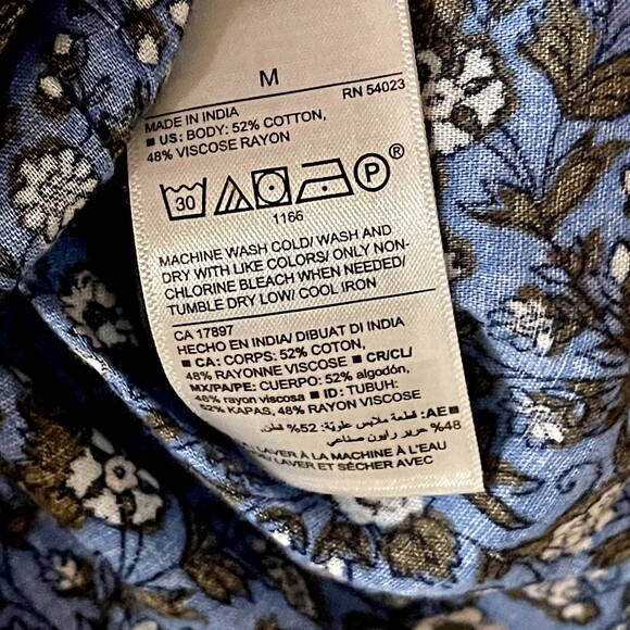 Old Navy | Blue Floral Waist-Defined V-Neck Button Front Blouse | Medium - Picture 9 of 9